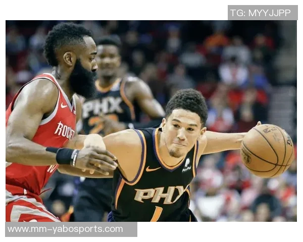 布克半场表现起伏7投4中仅得13分失误频频影响球队节奏