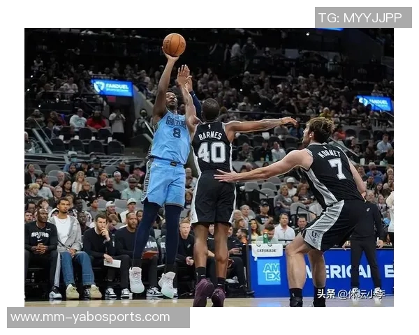 福克斯关键时刻罚球稳住胜局砍下31分5板5助尽管失误较多